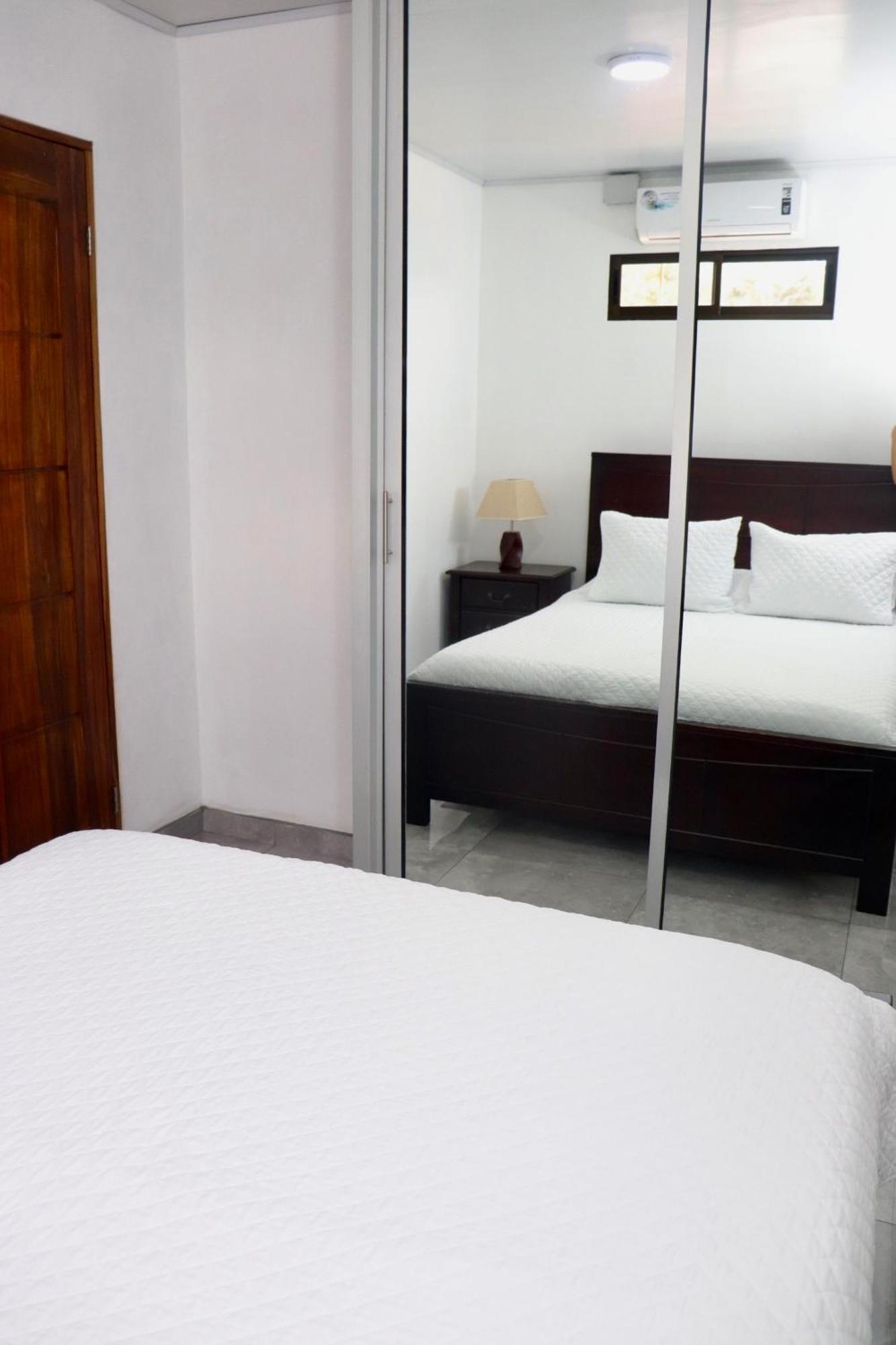 Airport Sjo Residence - Edward & Familia Inn Santiago Este Exterior photo